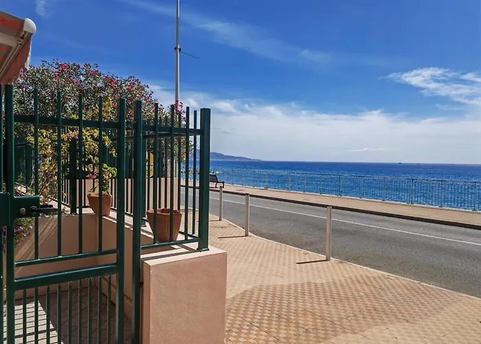 Апартаменти Monolocale Fronte Mare Мантон