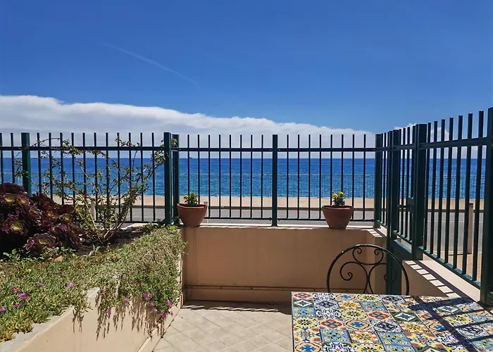 Monolocale Fronte Mare Apartment *